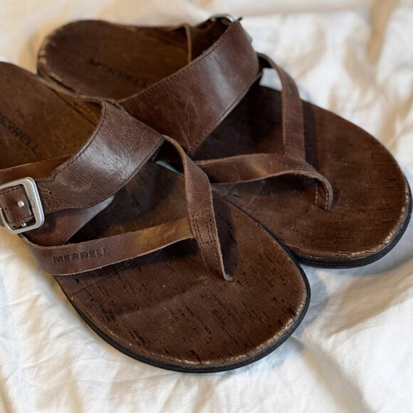 Women's Around Town Thong Buckle Sandals Brown - Picture 7 of 7